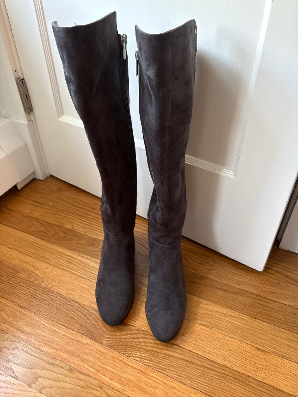 Michael Kors Bromley Flat Boot - stretch suede, Gray, Sz 7.5, EUC